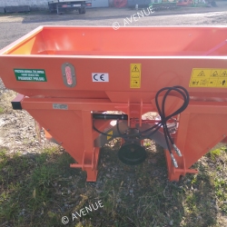 Masina-de-imprastiat-material-antiderapant-600L-2