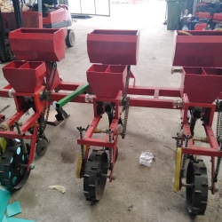 Semanatoare-de-porumb-mecanica-cu-fertilizare-pe-3-randuri--4