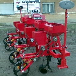 Semanatoare-porumb-mecanica-cu-fertilizare-pe-4-randuri-1
