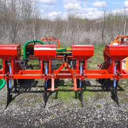 Semanatoare-porumb-mecanica-cu-fertilizare-pe-4-randuri-9